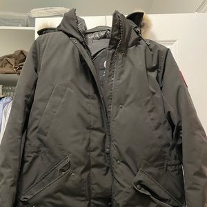 Never really worn Canada Goose Ellesmere Large